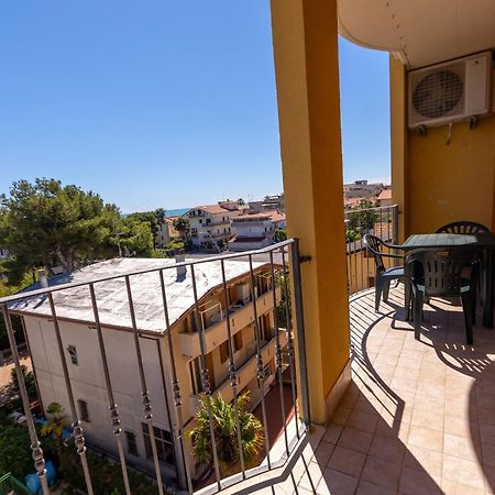 Residence Palazzo Sayonara Tortoreto Exterior foto