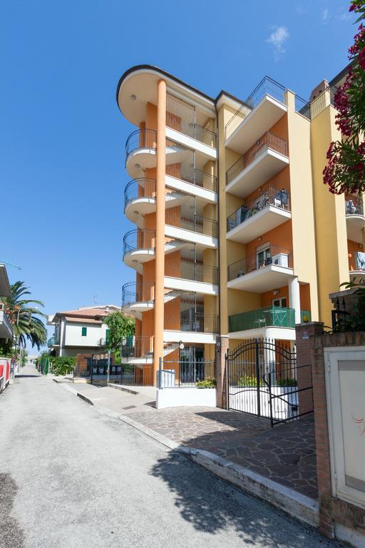 Residence Palazzo Sayonara Tortoreto Exterior foto